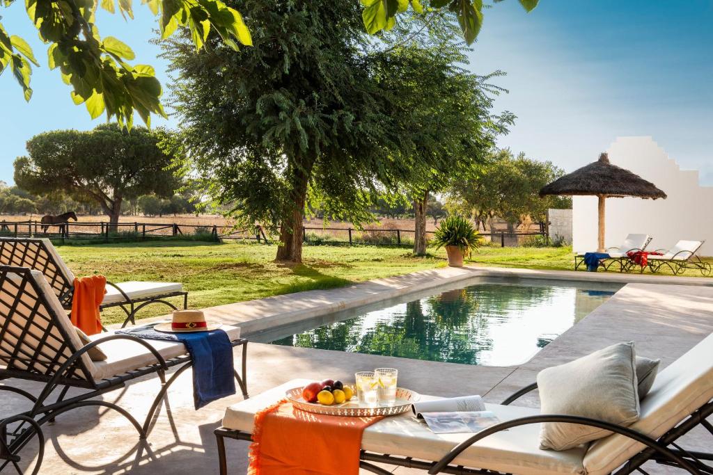 Bazén v ubytování Cortijo Hato Ratón, perfecto para disfrutar unos días con familia y amigos nebo v jeho okolí