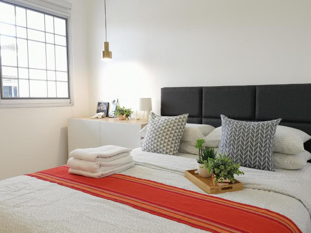 Postel nebo postele na pokoji v ubytování Merdeka One Homestay 8pax 4Rooms