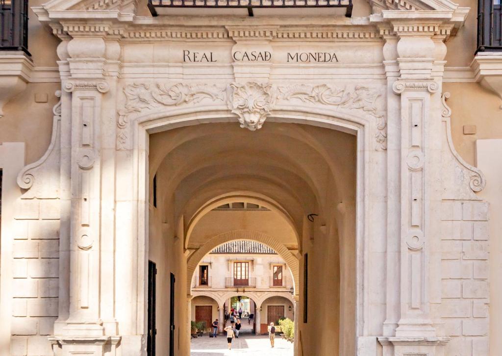 Real Casa de la Moneda Deluxe Apartments, Sevilla ...