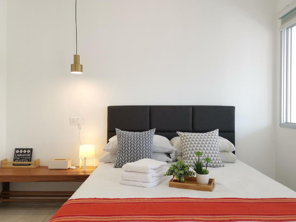 Postel nebo postele na pokoji v ubytování Merdeka One Homestay 8pax 4Rooms