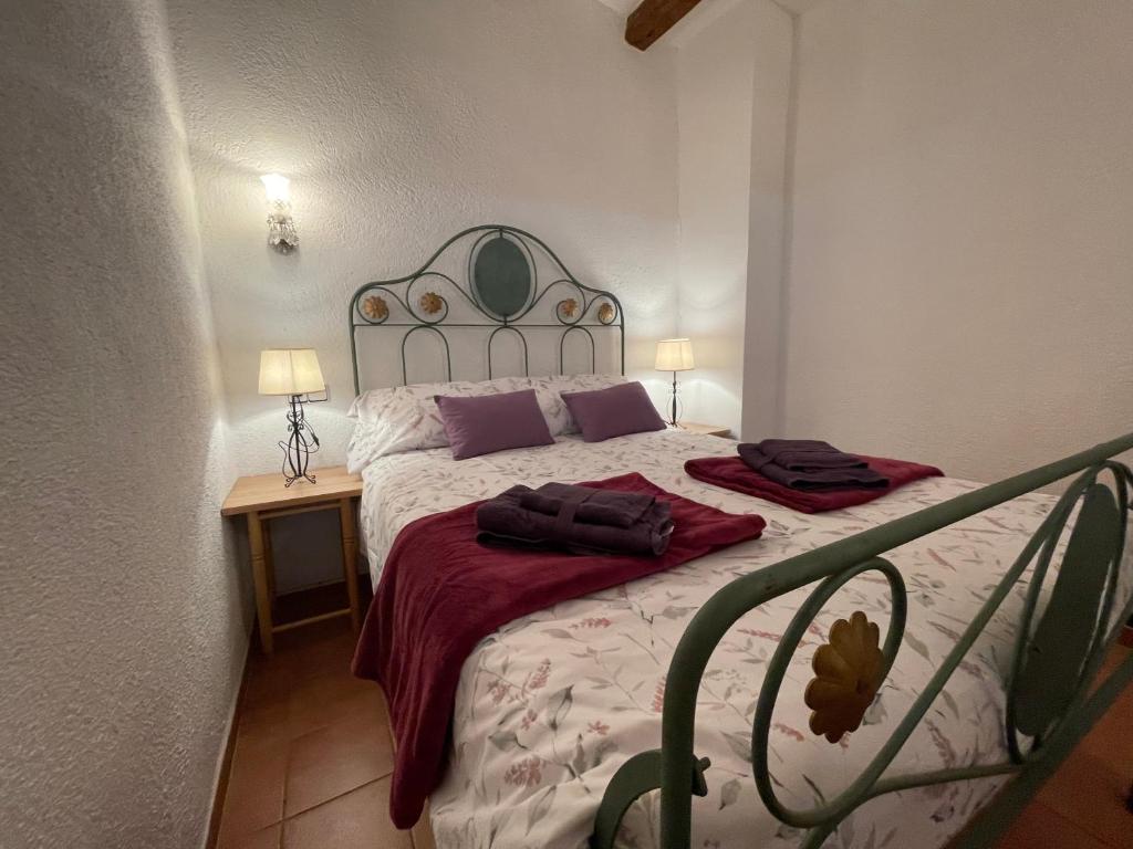 Postel nebo postele na pokoji v ubytování Masia Catalana SolSenyor by El Secret de la Conca