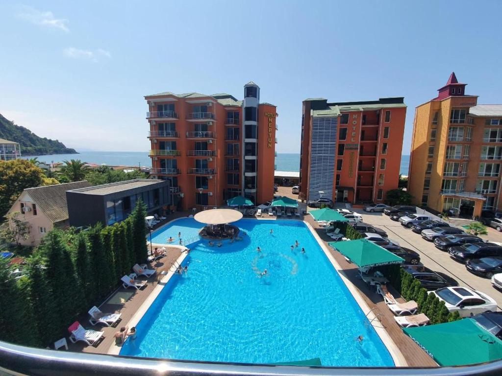 an overhead view of a swimming pool in a hotel at Hotel Neptun Kvariati in Kvariati