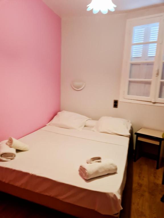 Postel nebo postele na pokoji v ubytování Hôtel Le Milan