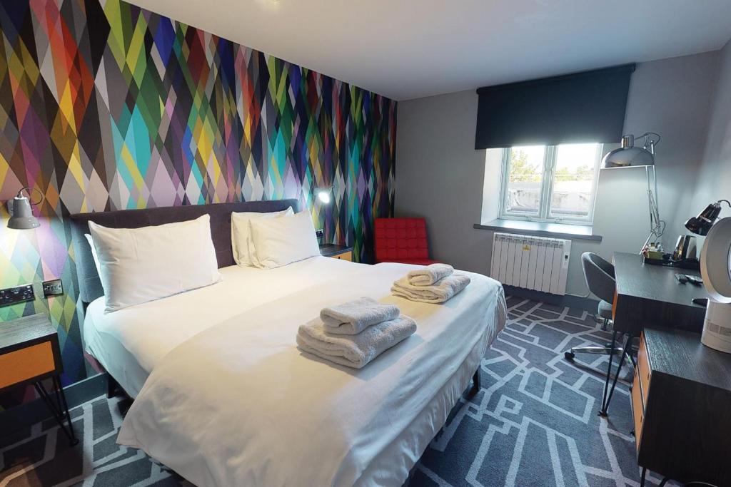 
Club Room (FREE GYM & POOL ACCESS)
