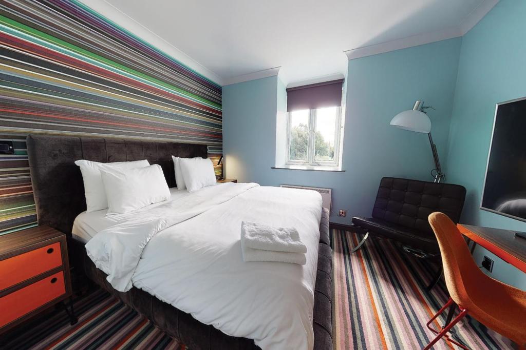 Village Hotel Leeds North - Double Room