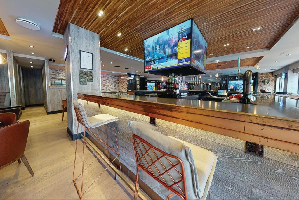 Village Hotel Leeds North - Resim 17