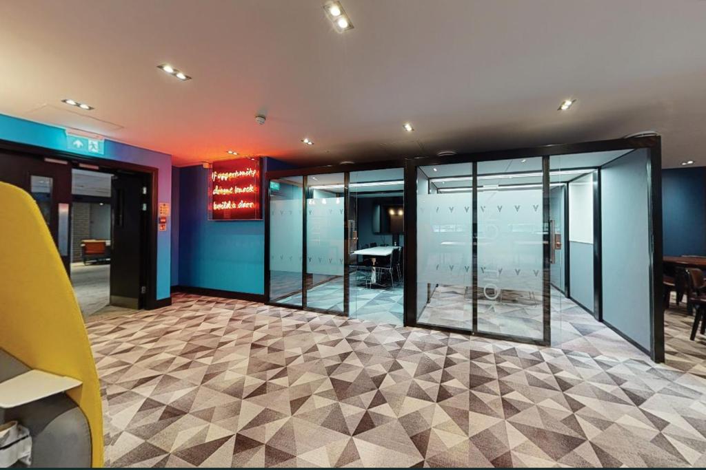 Village Hotel Leeds North - Resim 33