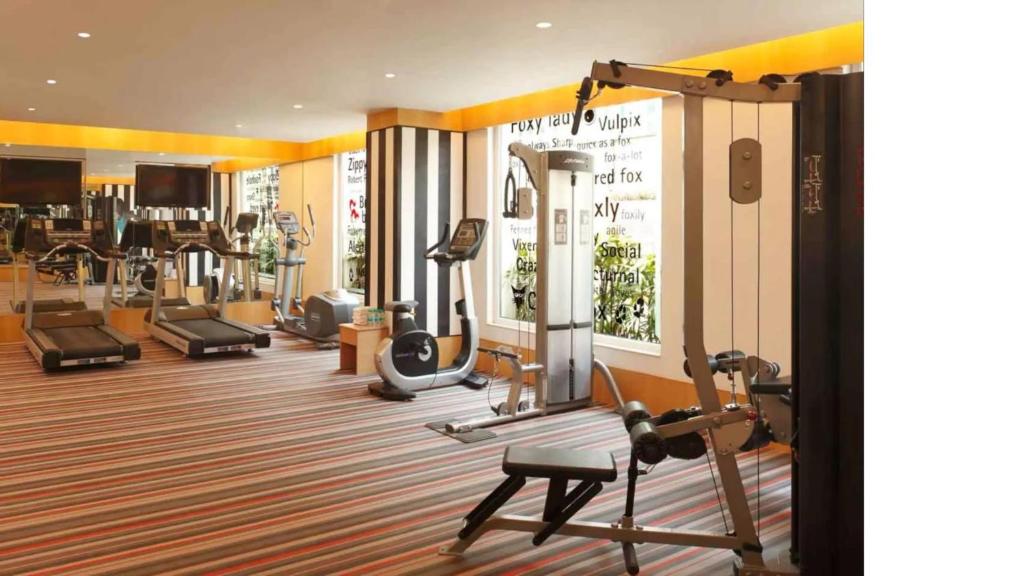 Fitness centrum a/nebo fitness zařízení v ubytování Red Fox by Lemon Tree Hotels, Delhi Airport
