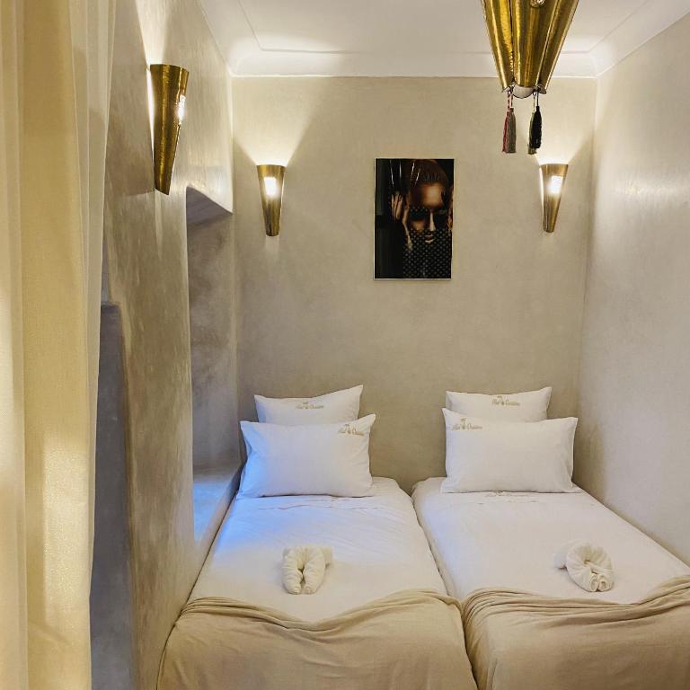 Postel nebo postele na pokoji v ubytování Riad Oasissime