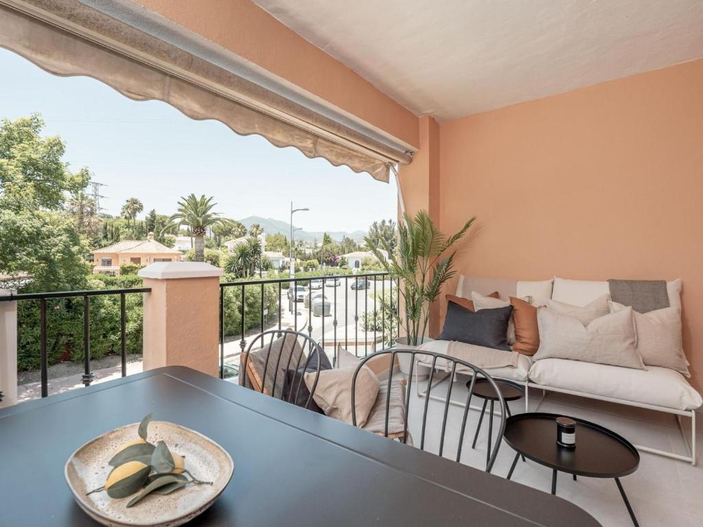 Vogue styled flat in the heart of Nueva Andalucía, Marbella ...