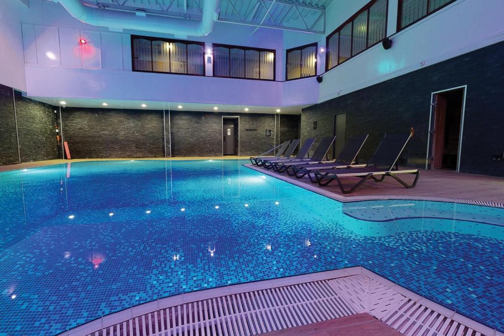 Bazén v ubytování Village Hotel Blackpool nebo v jeho okolí