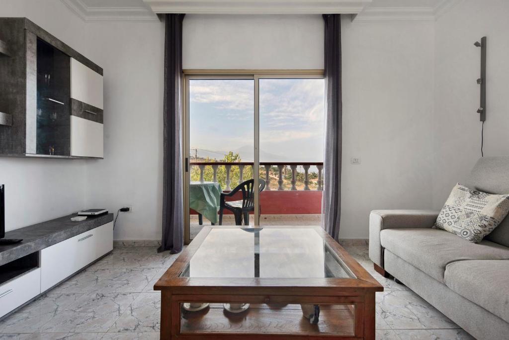 A seating area at Jalón de Cameros