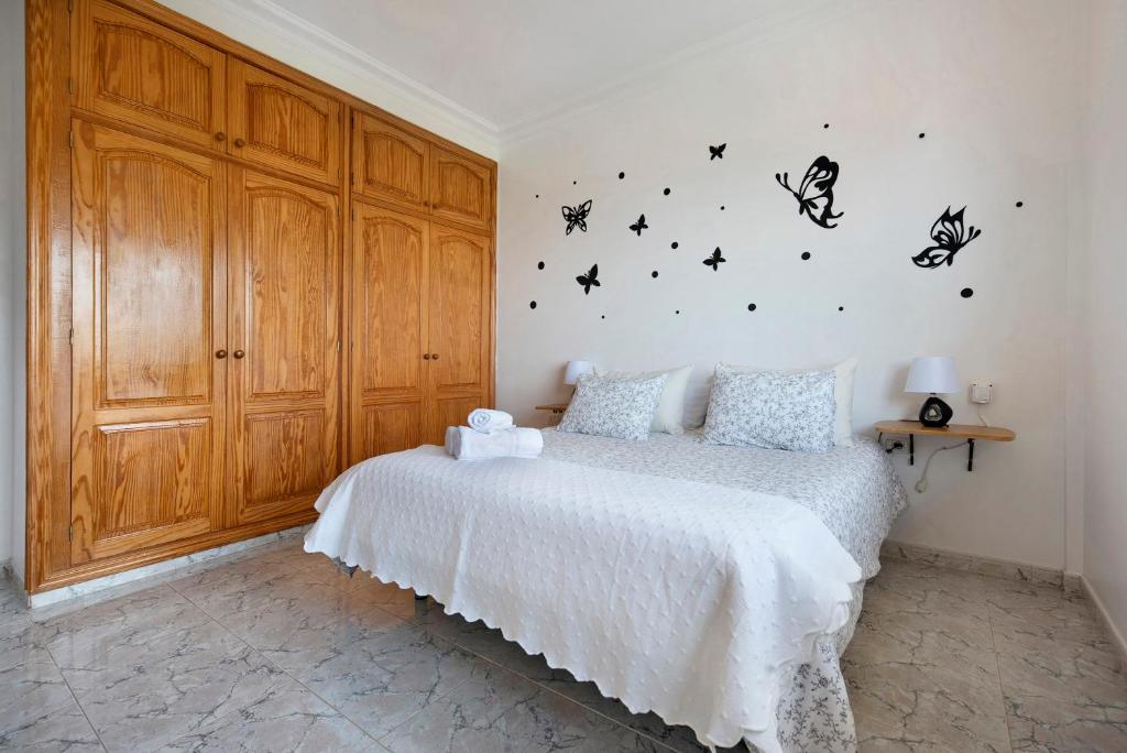 A bed or beds in a room at Jalón de Cameros