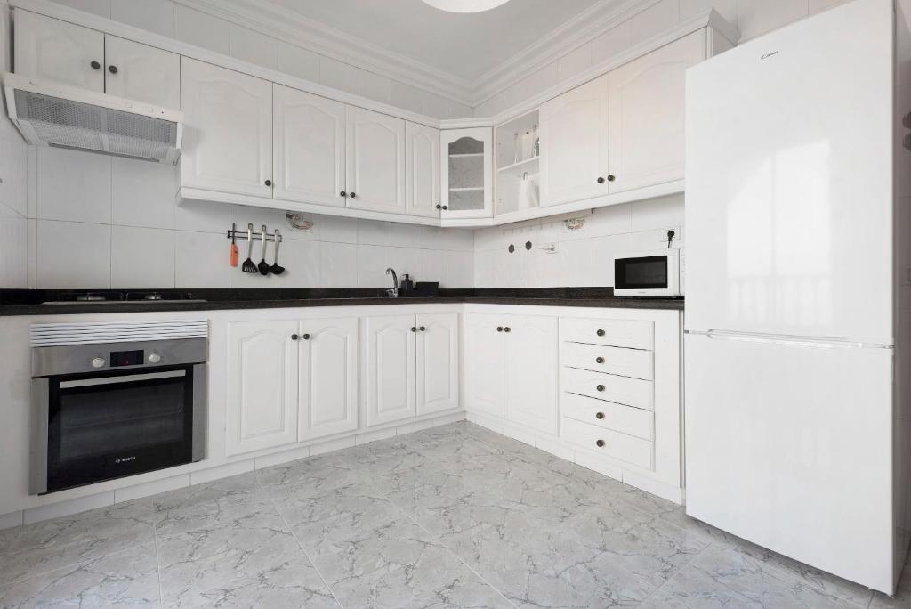 A kitchen or kitchenette at Jalón de Cameros