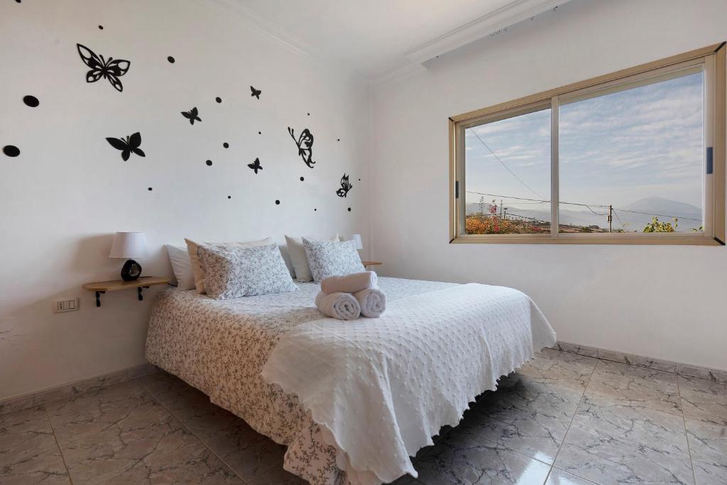 A bed or beds in a room at Jalón de Cameros