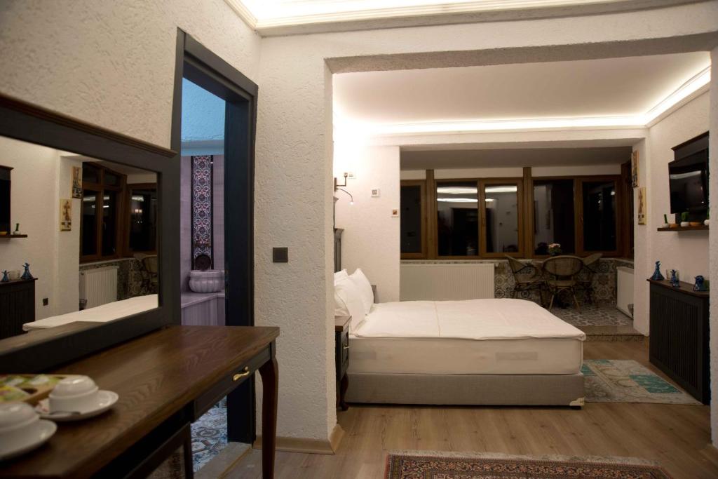 Big Orange Hotel Old City - Queen Suite With Sea View