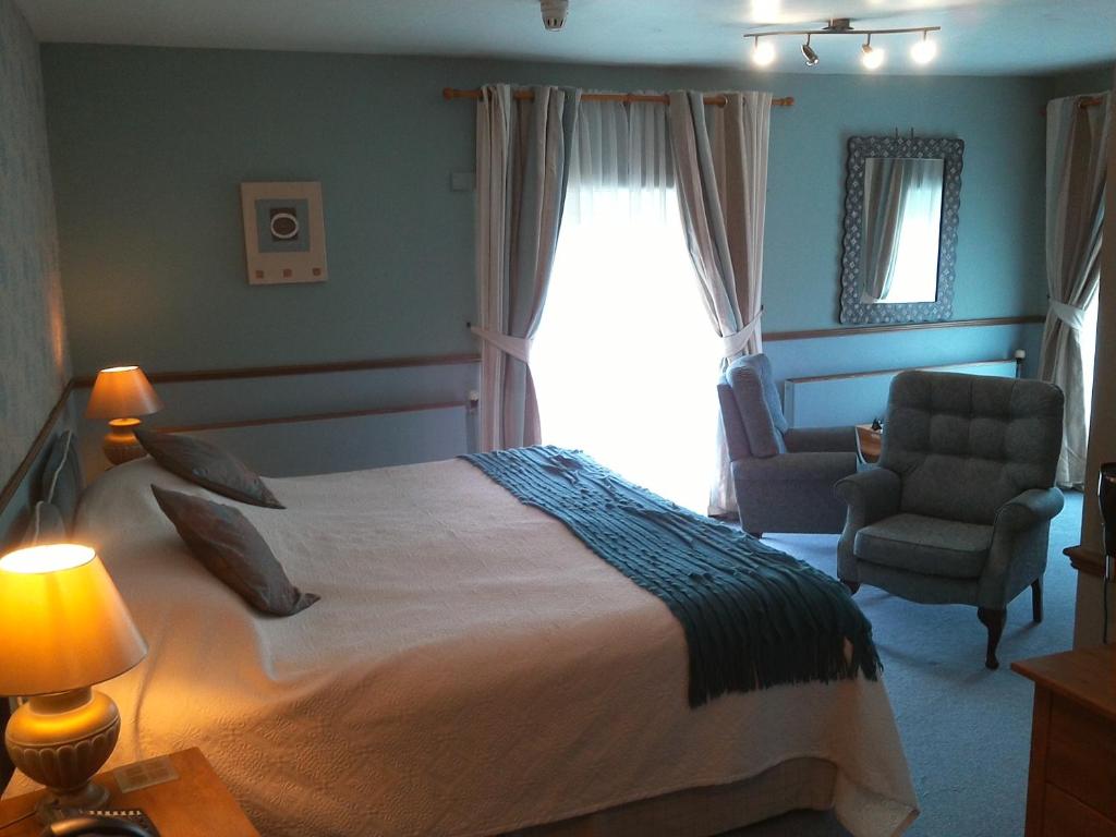 Meare Manor - Twin Room With Private Bathroom