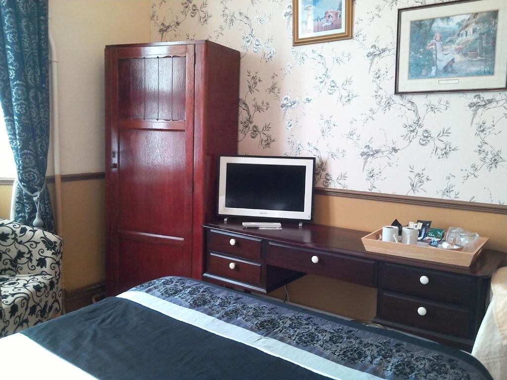 Meare Manor - Double Room With Private Bathroom