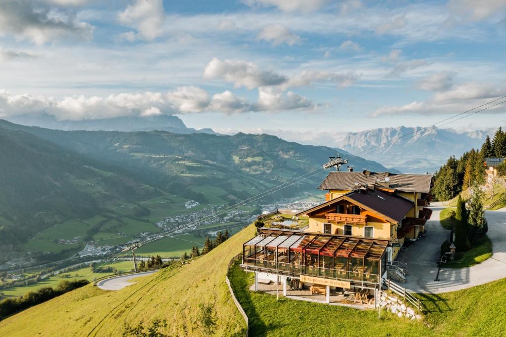 Ptičja perspektiva objekta Alpendorf Hotel Stern