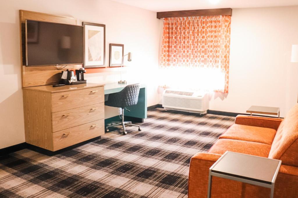 La Quinta by Wyndham Oklahoma City Airport photo