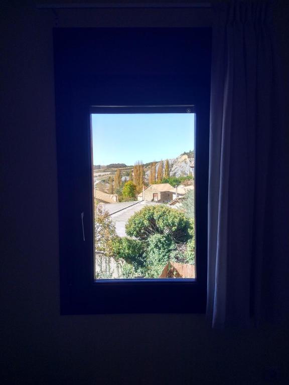 Nespecifikovaný výhled na hory nebo výhled na hory při pohledu z hostelu