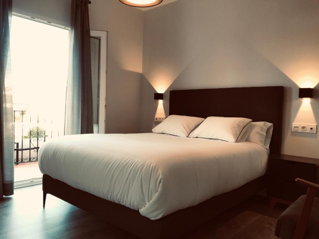 Posteľ alebo postele v izbe v ubytovaní Apartamentos Ciudad de Ronda