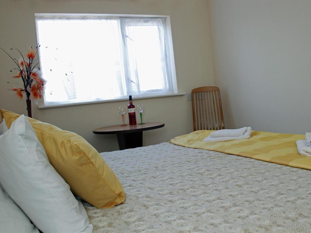 PREMIER HOTEL not Premier Inn - Chambre Double Avec Salle De Bain Privée