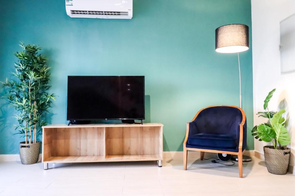 TV a/nebo společenská místnost v ubytování Mabaat - White Pearl Al Basatin - 600