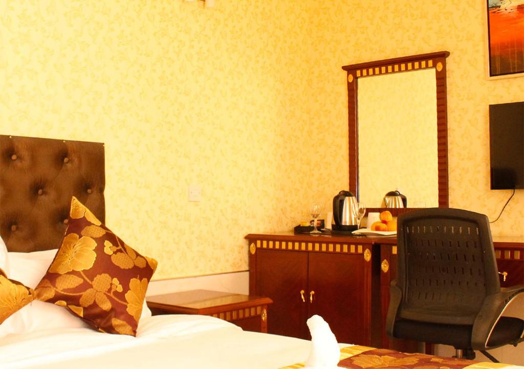 Postel nebo postele na pokoji v ubytování Easy Hotel Kenya