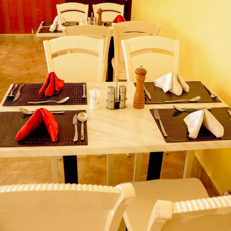 Restaurace v ubytování Easy Hotel Kenya