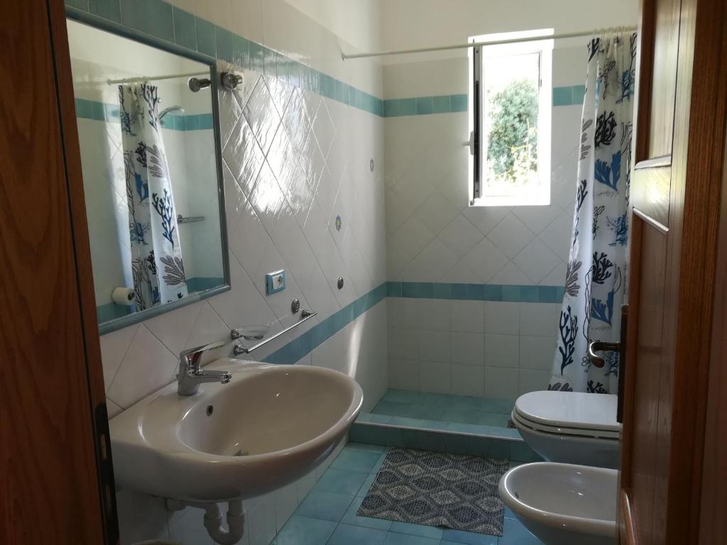 A bathroom at Appartamenti La Balestra