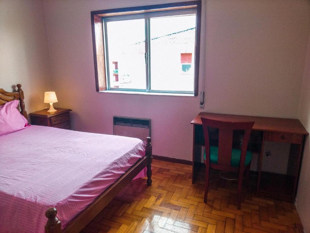 Postel nebo postele na pokoji v ubytování Enjoy Braga Estação - Charming Bedrooms in the Historic Center
