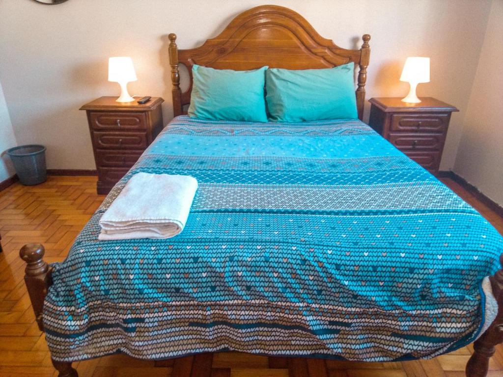 Postel nebo postele na pokoji v ubytování Enjoy Braga Estação - Charming Bedrooms in the Historic Center