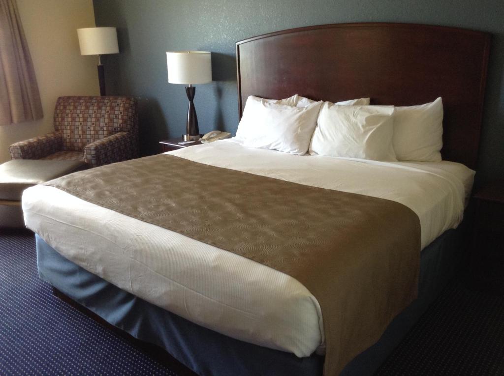 AmericInn by Wyndham Fort Dodge - Habitación Con Cama Extragrande - No Fumadores