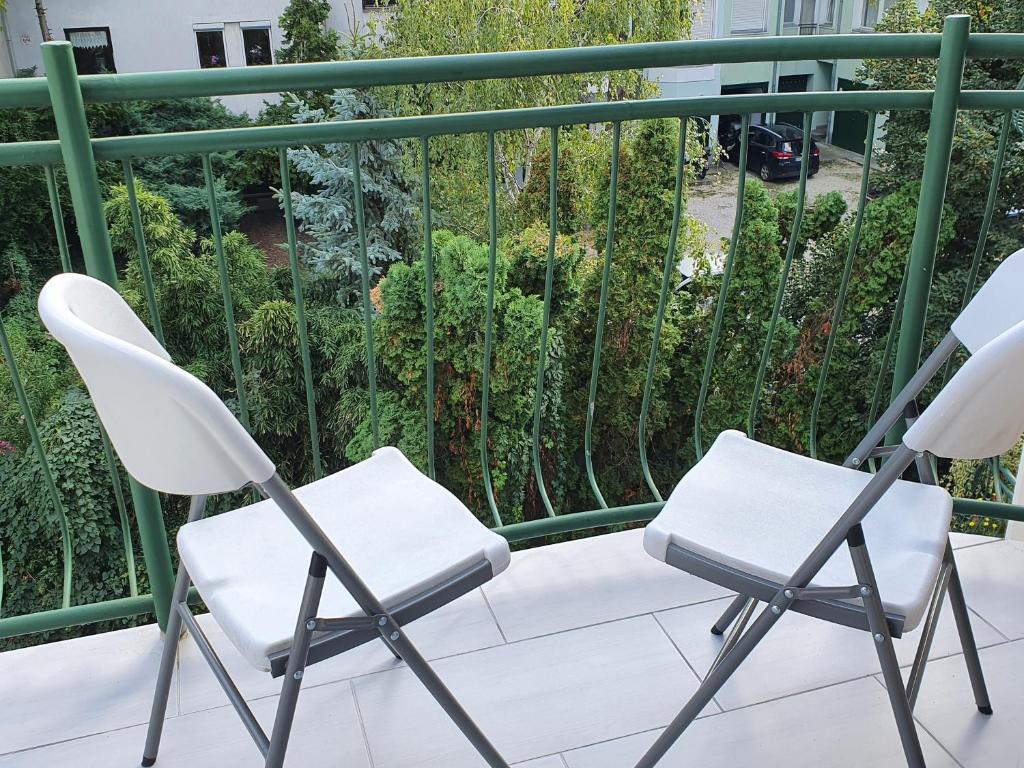 Table de balcon carrée CARREFOUR : la table à Prix Carrefour
