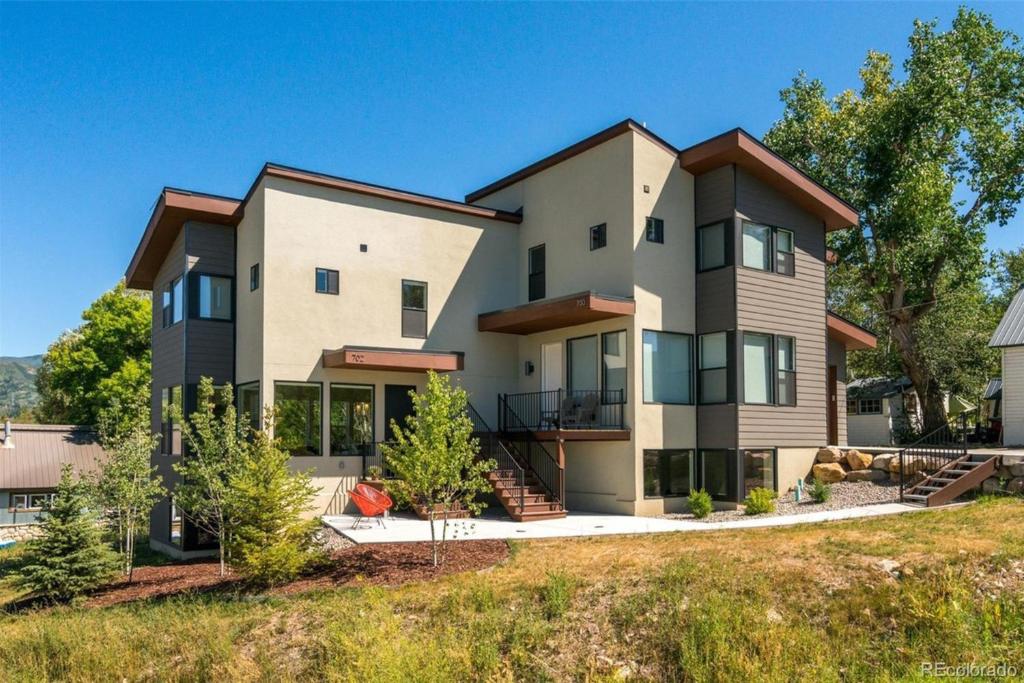 eine Außenansicht eines Hauses in der Unterkunft Yampa Cottage in Steamboat Springs
