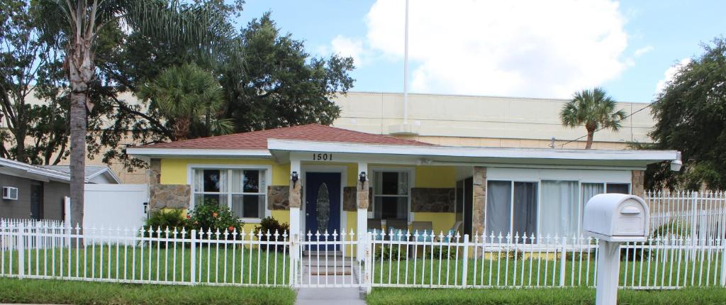 Traditional Cozy Historic Tampa Home - Housity