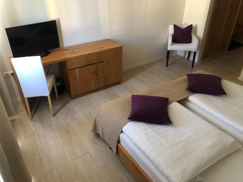 Hotel Restaurant Goldenes Ross - Budget Double Or Twin Room