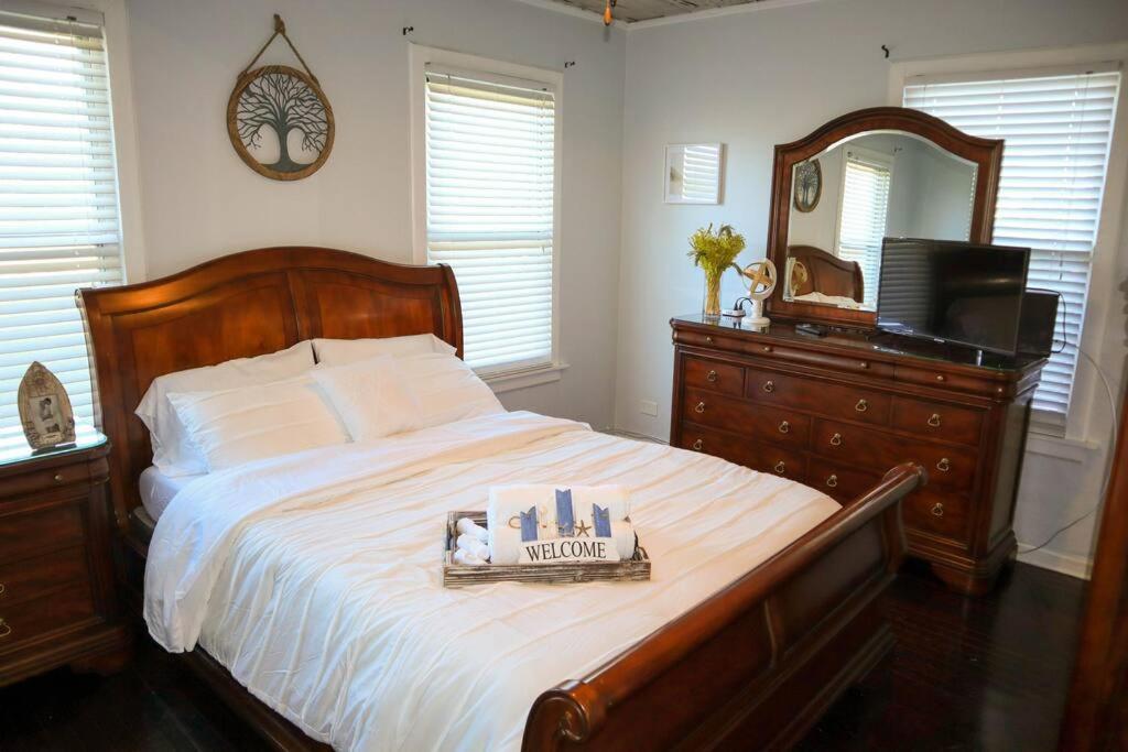 Heart of Antiques Row, City Place, Beach, Self Check-In - Housity