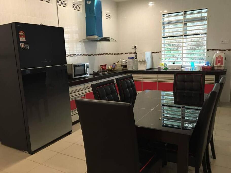 Homestay Atfa Beseri Kangar Perlis - Haus Mit Vier Schlafzimmern