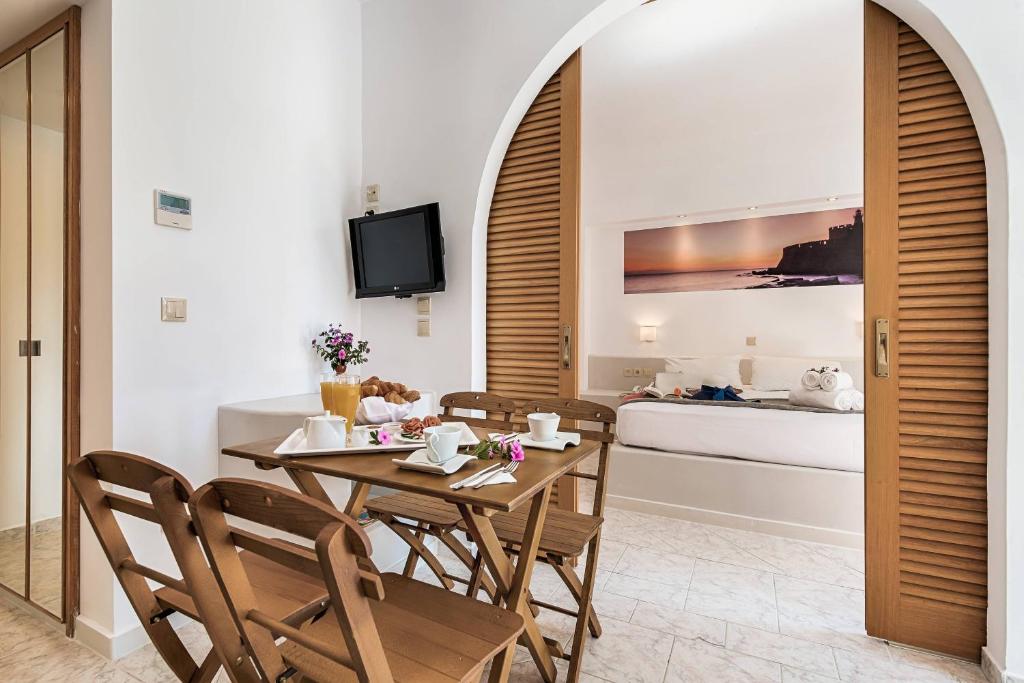 TV a/nebo společenská místnost v ubytování Esperia City Hotel