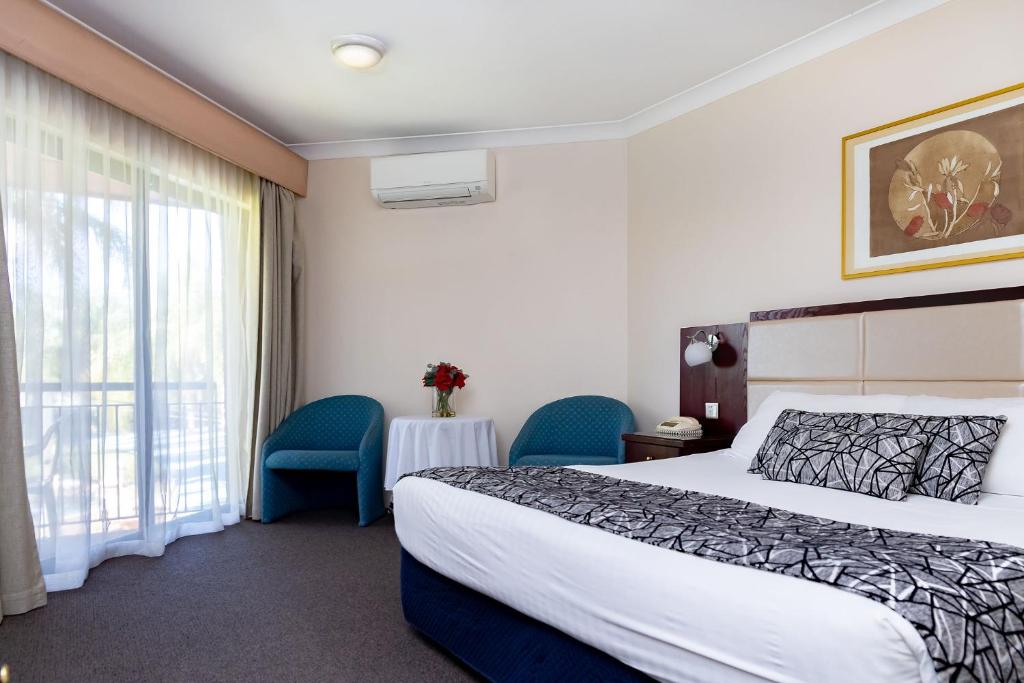Postel nebo postele na pokoji v ubytování Charbonnier Motor Inn