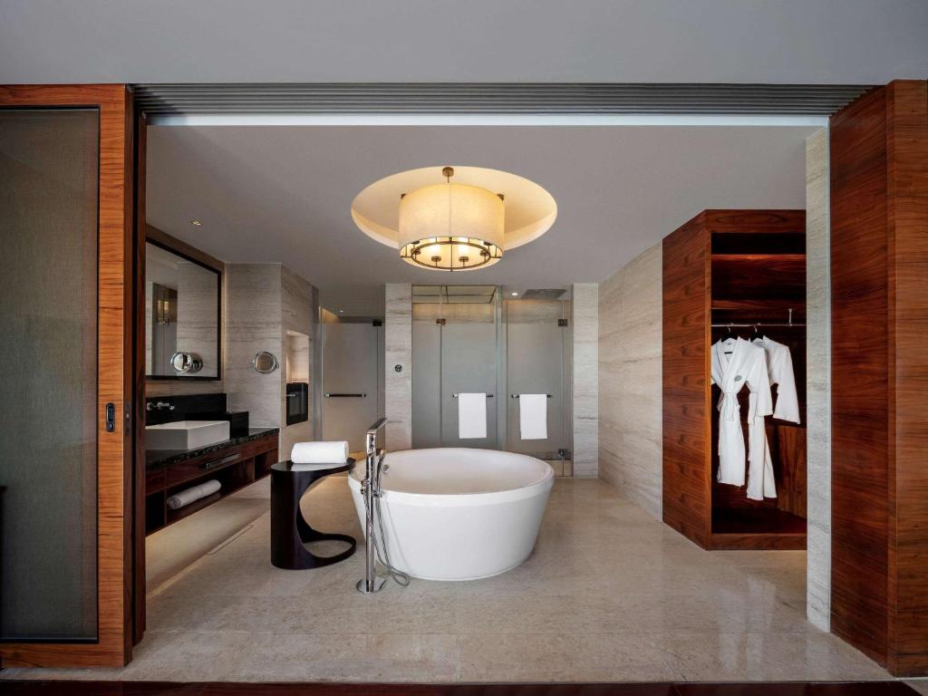 Koupelna v ubytování Pullman Oceanview Sanya Bay Resort & Spa
