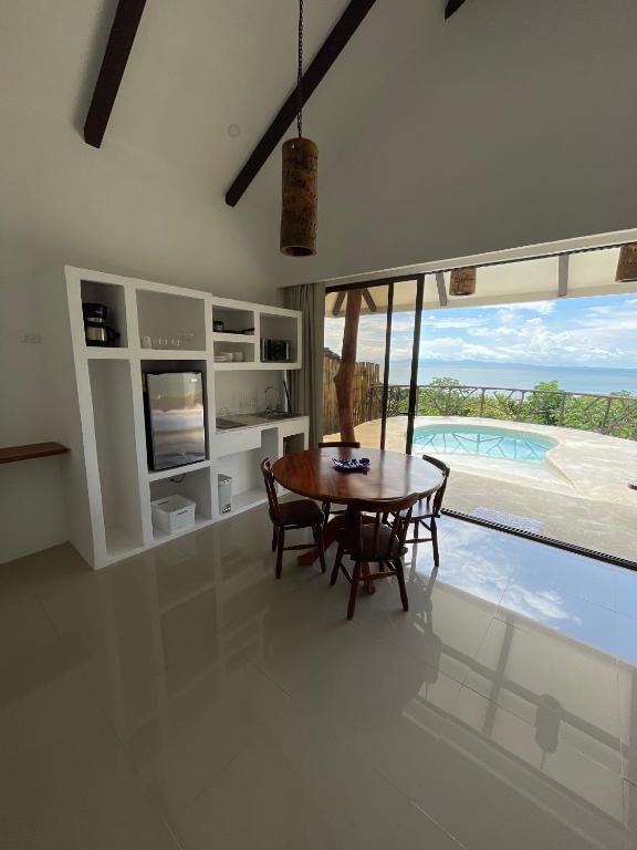 Kuchyň nebo kuchyňský kout v ubytování Akua Suites Ocean View