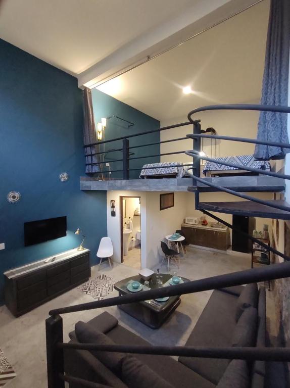 Una cama o camas en una habitación de Casona San Cayetano Suites & Lofts by SCE