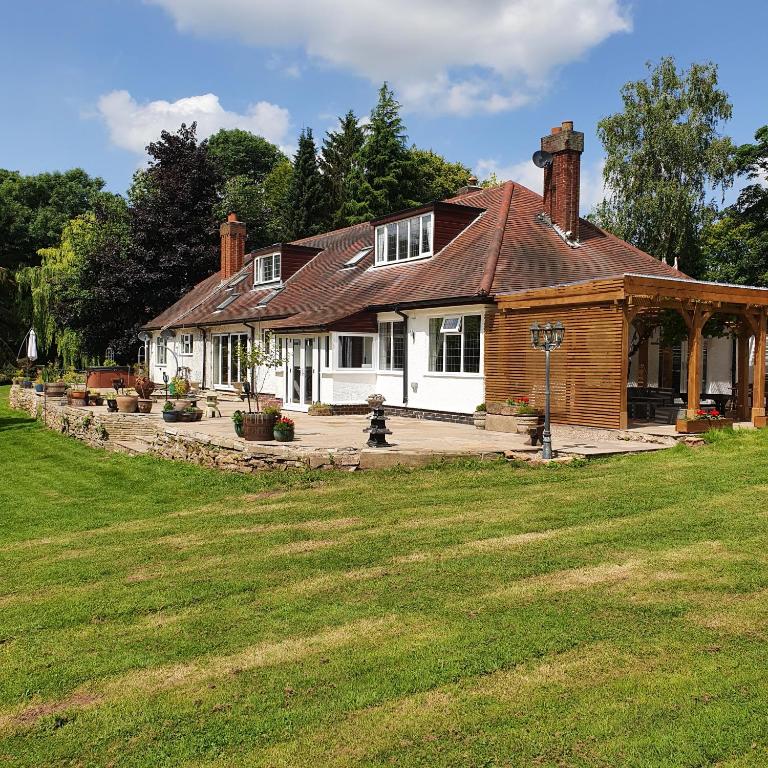 a large house with a large yard in front of it at Wood Rising in Newark-on-Trent