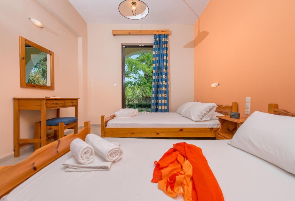 Helen & Theo Studios - 1