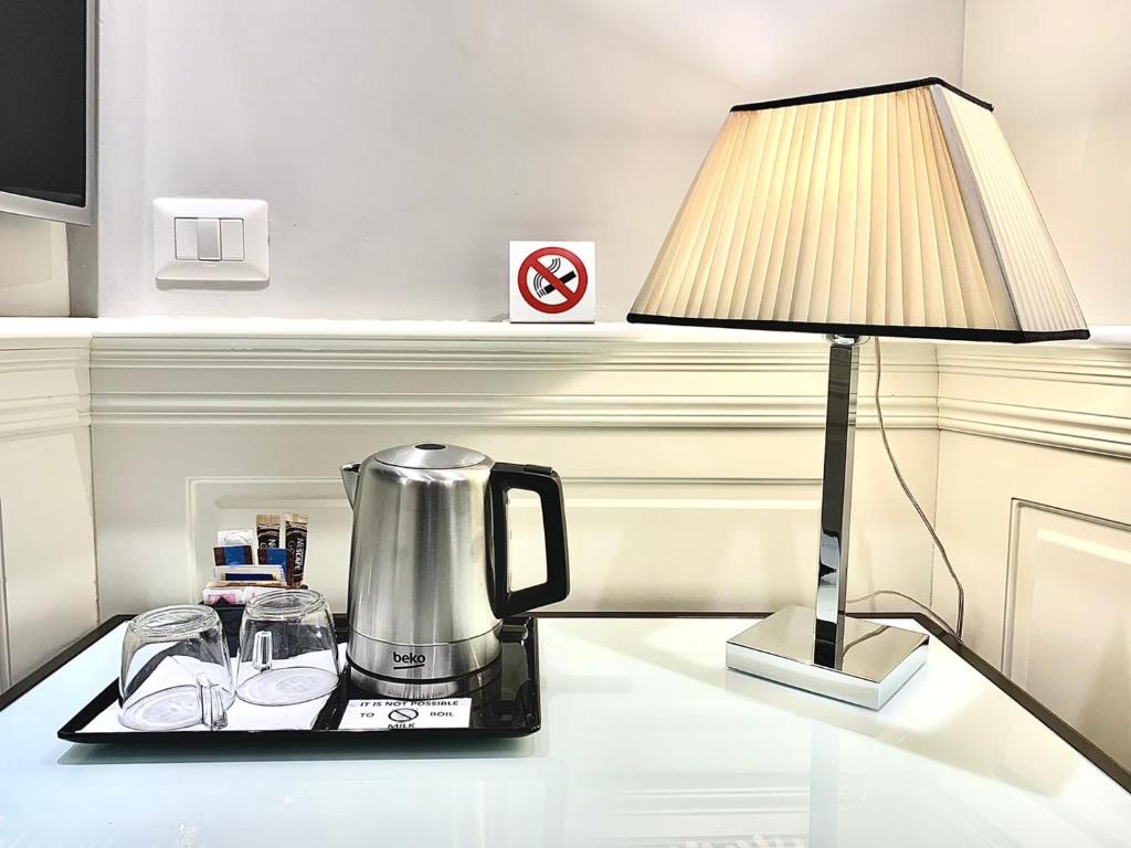 Příslušenství pro přípravu čaje a kávy v ubytování Hotel Tito