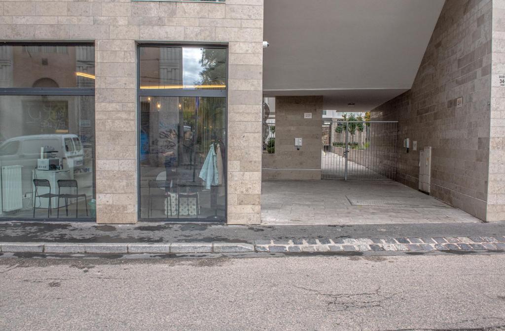 Exteriér alebo vchod do ubytovania Dob36 Apartment with FREE Private PARKING and BALCONY
