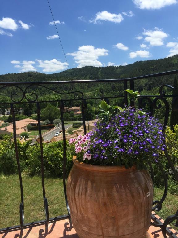 Nespecifikovaný výhled na hory nebo výhled na hory při pohledu z bed and breakfast